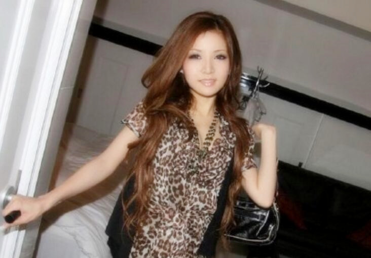 豹纹美少 妇偷偷约手法独到的男技师酒店按摩 按奶 子时美女趁机吃 鸡 巴推 逼时实在受不了 翘起屁 股求 操国语